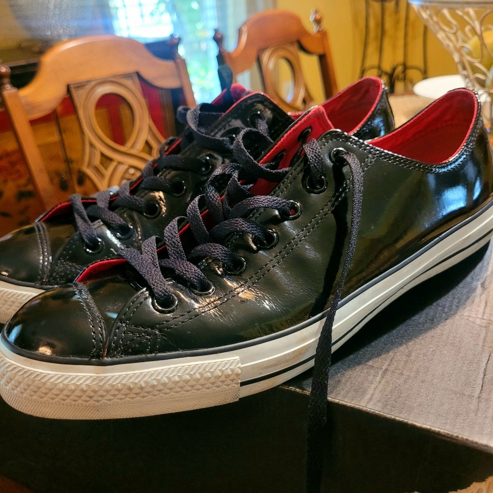 Converse CHUCK TAYLOR PATENT LEATHER OX BLACK Shoes. Size 11.